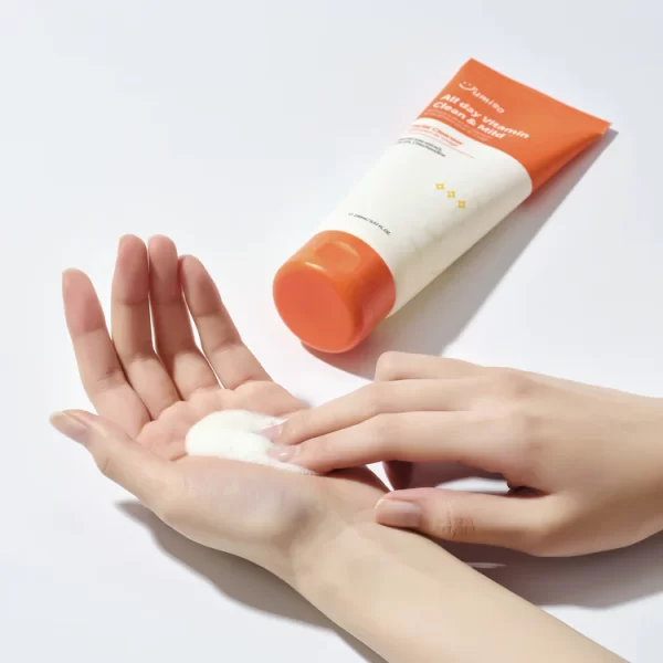 Jumiso All Day Vitamin Clean & Mild Facial Cleanser (150ml) - Image 4